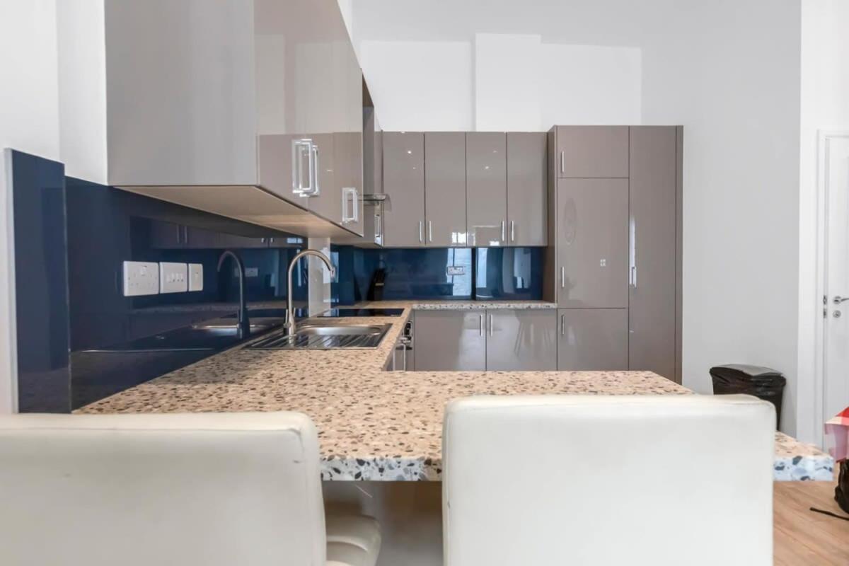 Lovely 1 Bedroom Apartment In Central ווקינג מראה חיצוני תמונה