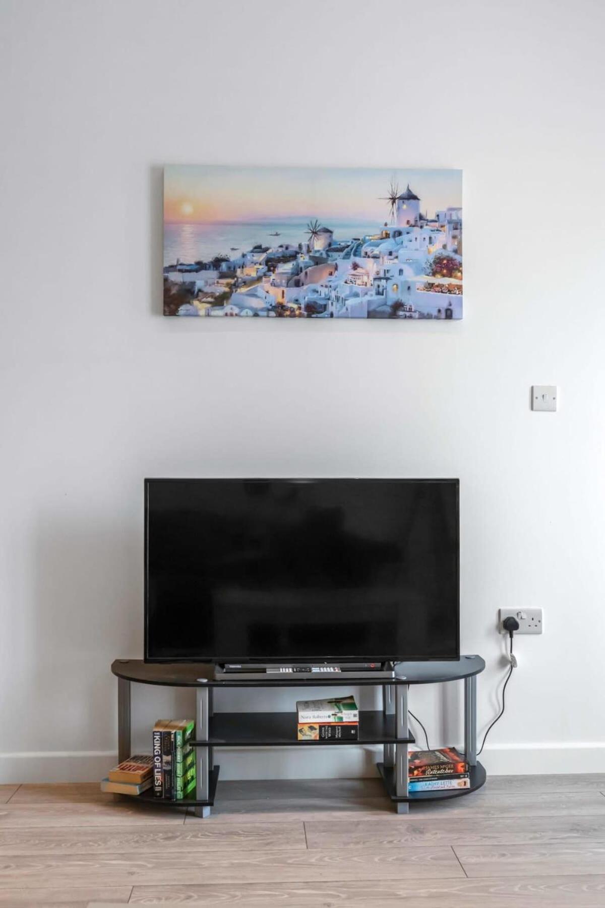 Lovely 1 Bedroom Apartment In Central ווקינג מראה חיצוני תמונה