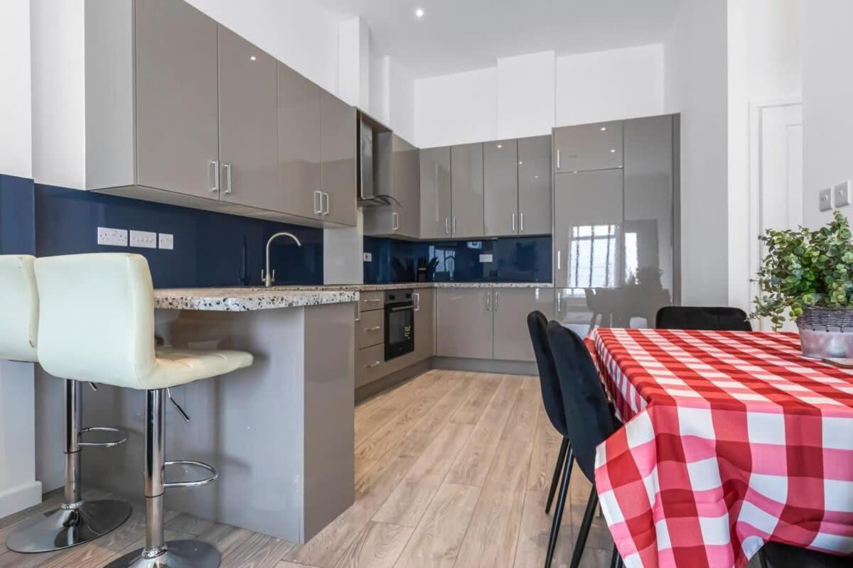 Lovely 1 Bedroom Apartment In Central ווקינג מראה חיצוני תמונה