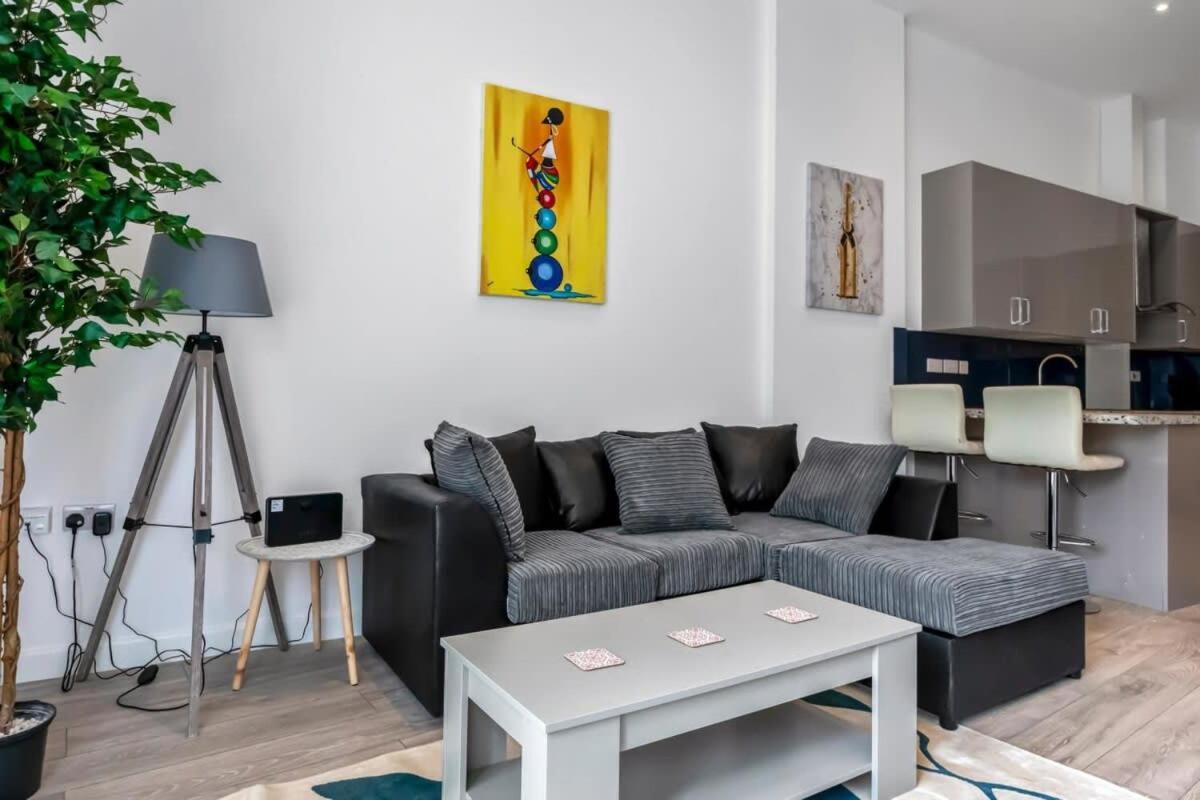 Lovely 1 Bedroom Apartment In Central ווקינג מראה חיצוני תמונה