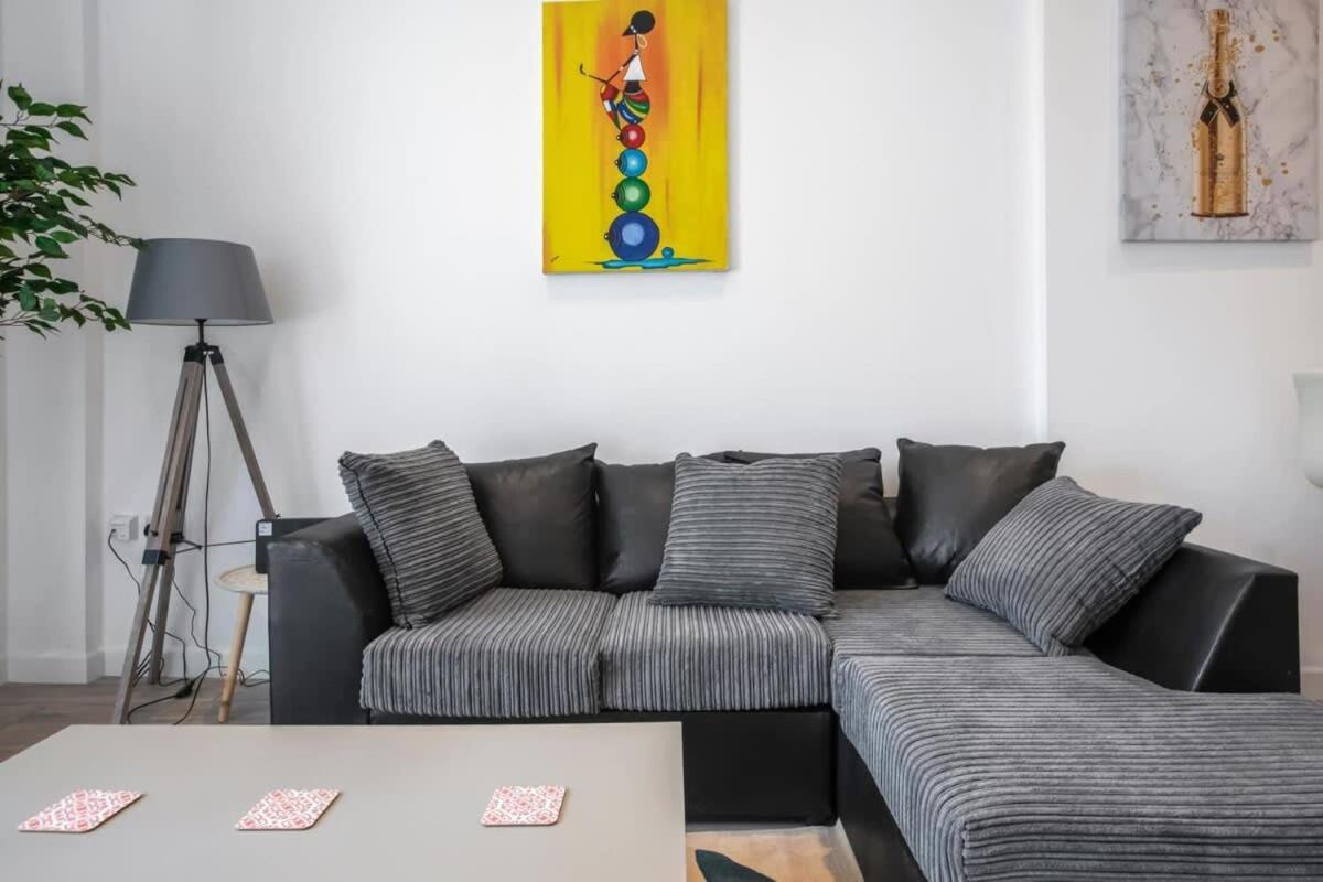 Lovely 1 Bedroom Apartment In Central ווקינג מראה חיצוני תמונה